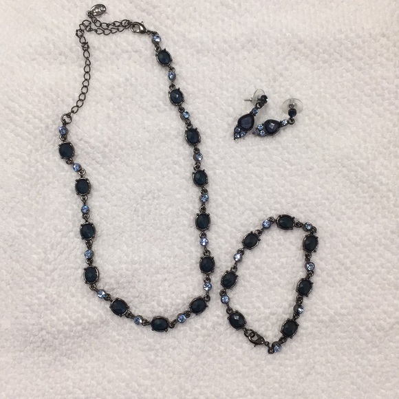 Antiqued Finish Jewelry (3 items) - Picture 2 of 8